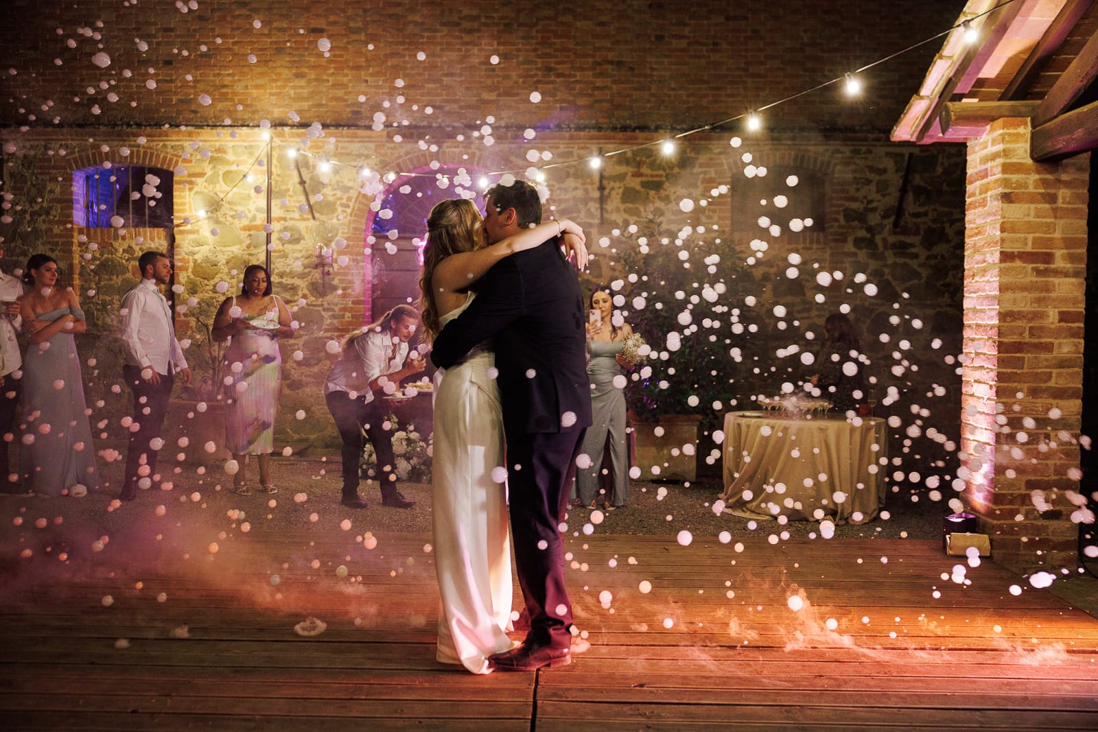 BUBBLE-FOG MACHiNE - Alba Wedding lighting